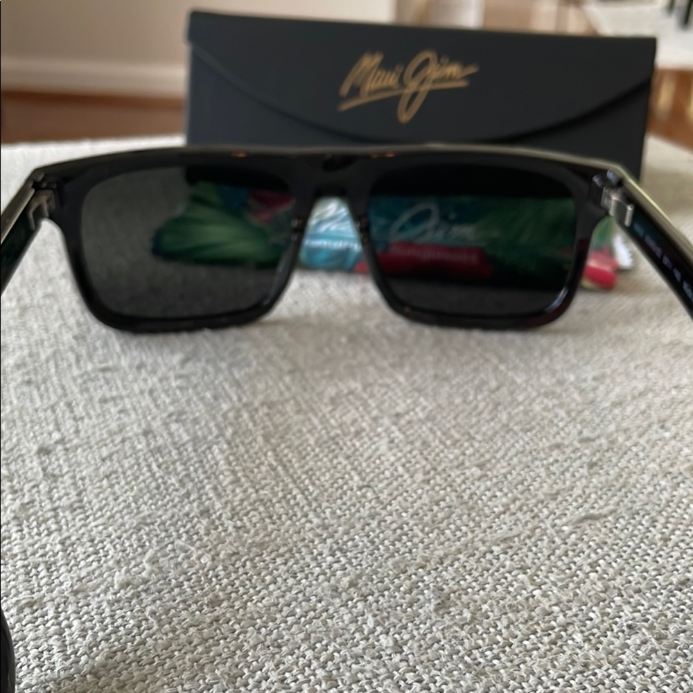 Maui Jim ‘Ōpio Sunglasses - Picture 4 of 11